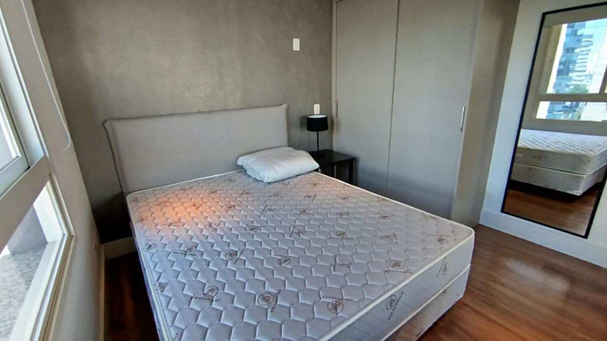 Apartamento para alugar com 1 quarto, 63m² - Foto 11