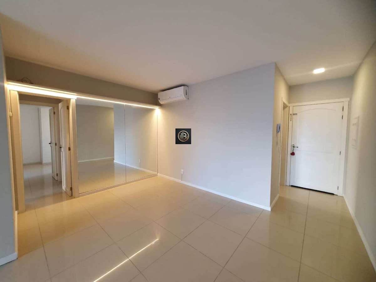 Apartamento à venda com 3 quartos, 103m² - Foto 2
