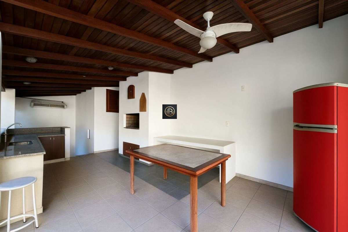 Casa à venda com 3 quartos, 235m² - Foto 9
