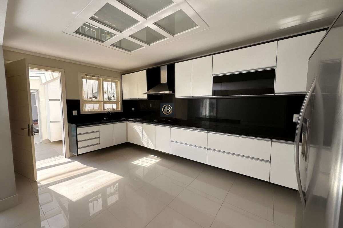Casa à venda com 3 quartos, 235m² - Foto 7