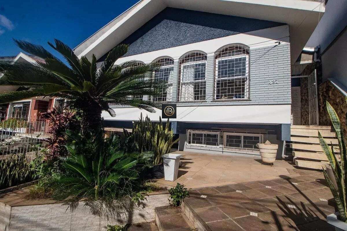 Casa à venda em Porto Alegre, Santo Antônio, com 4 quartos, 250m² - Imobiliária Belloli