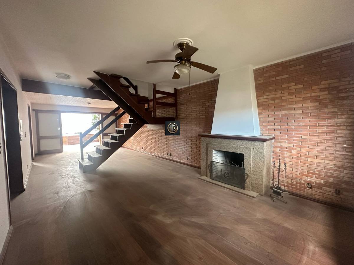 Casa em Porto Alegre, Santana, com 3 quartos, 242m²