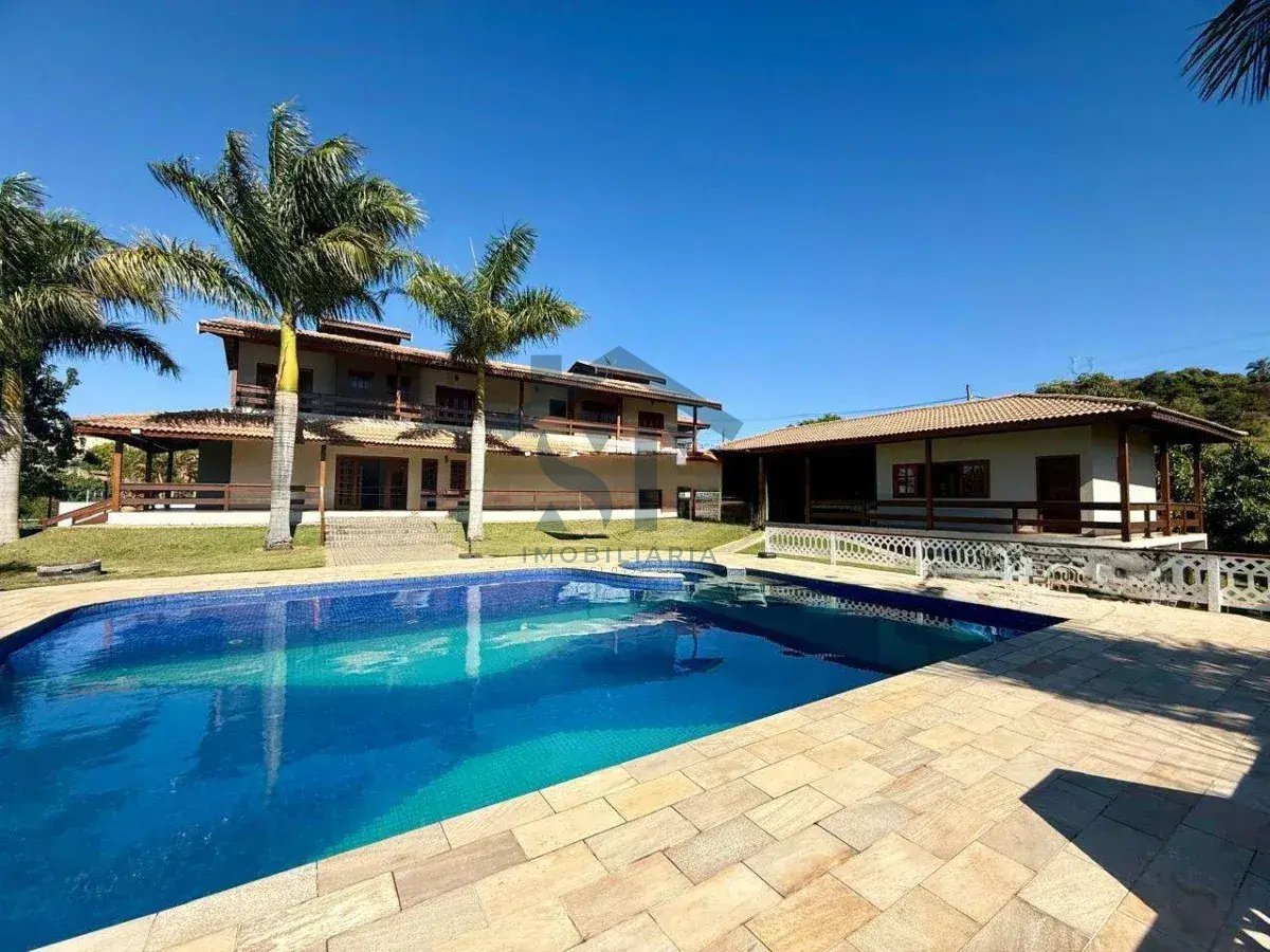 Casa à venda no Condomínio Horizonte Azul II, com 5 quartos, 760m² de área construída em um terreno de 2.432m² - ST Imobiliária