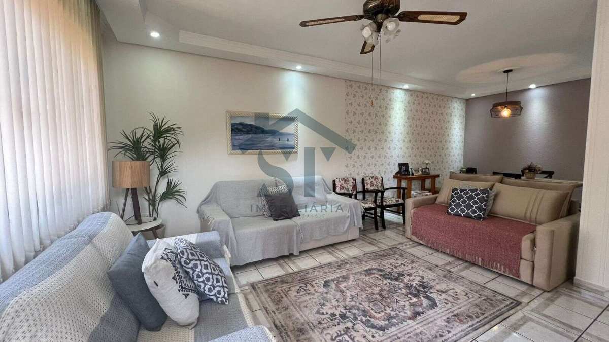 Linda Casa  e espaçosa  no Jardim São Vicente-ACEITA PERMUTA - ST Imobiliária