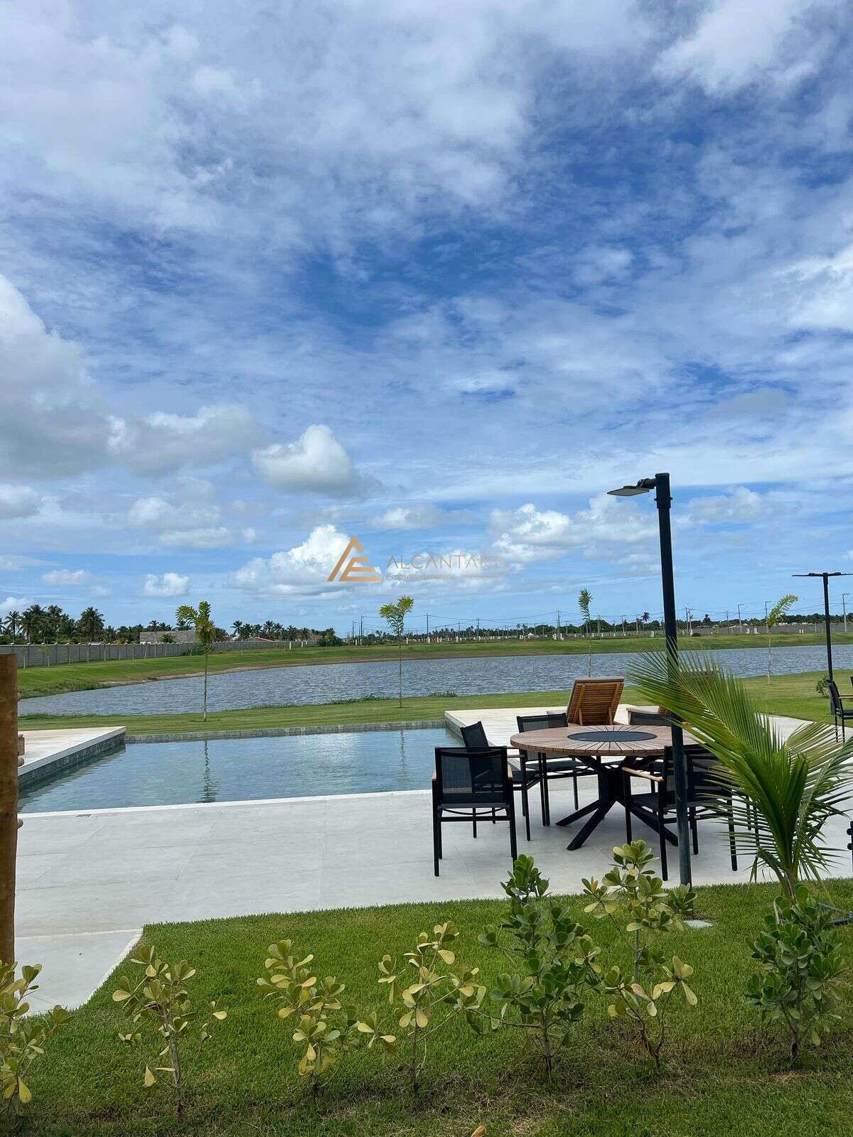 Terreno à venda, 240m² - Foto 1