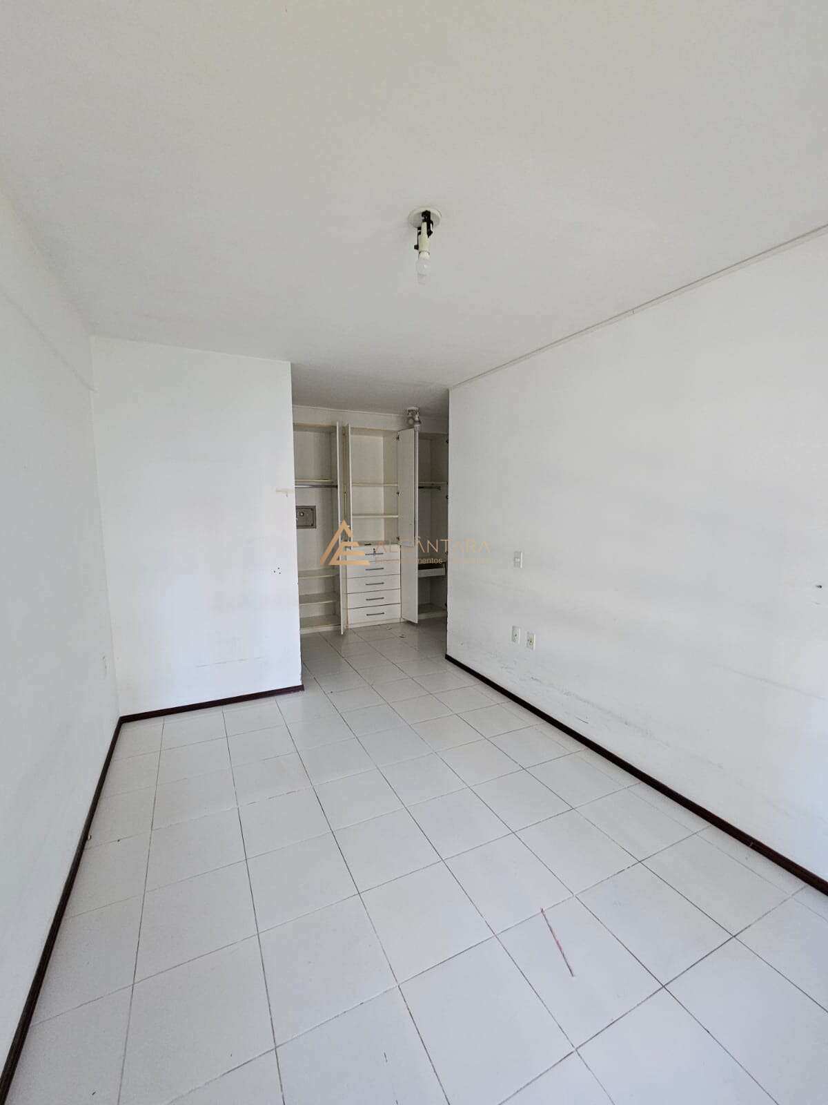 Apartamento à venda com 3 quartos, 117m² - Foto 12
