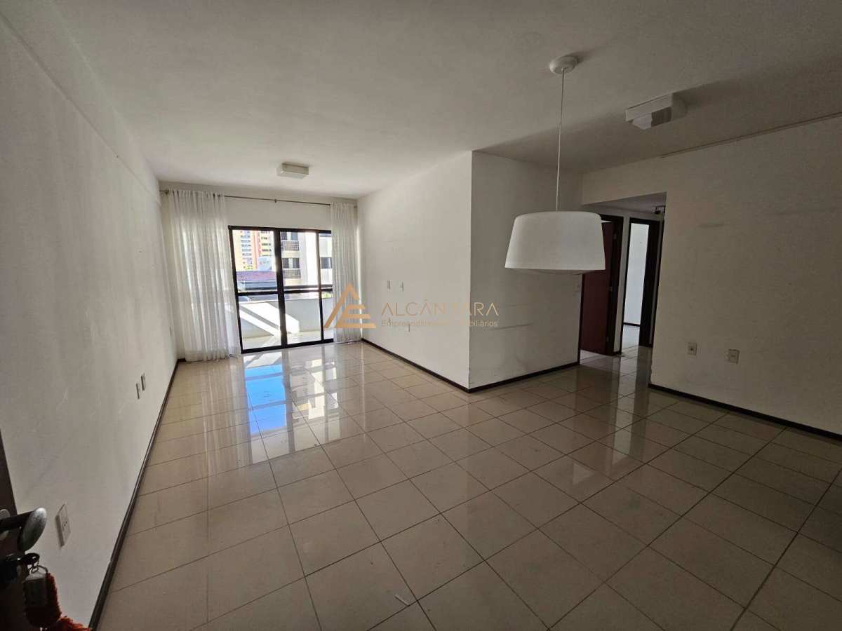Apartamento à venda com 3 quartos, 117m² - Foto 2
