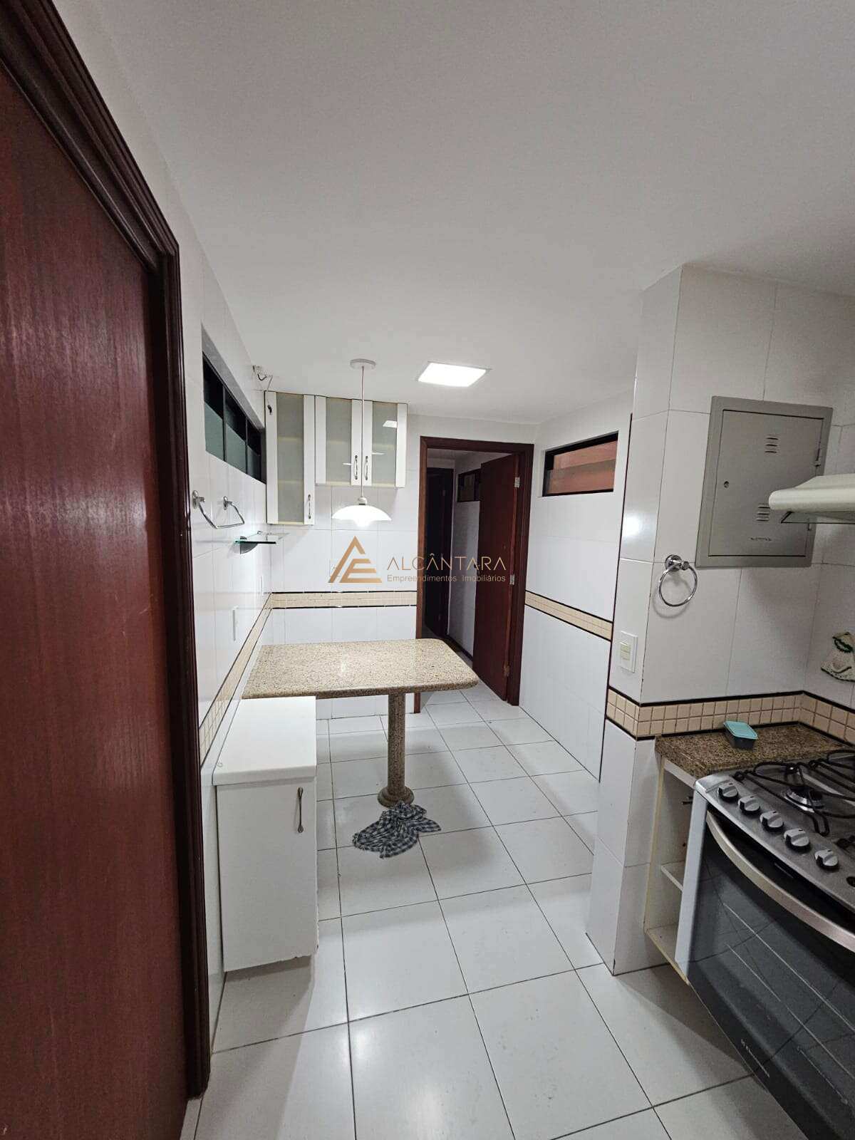 Apartamento à venda com 3 quartos, 117m² - Foto 4