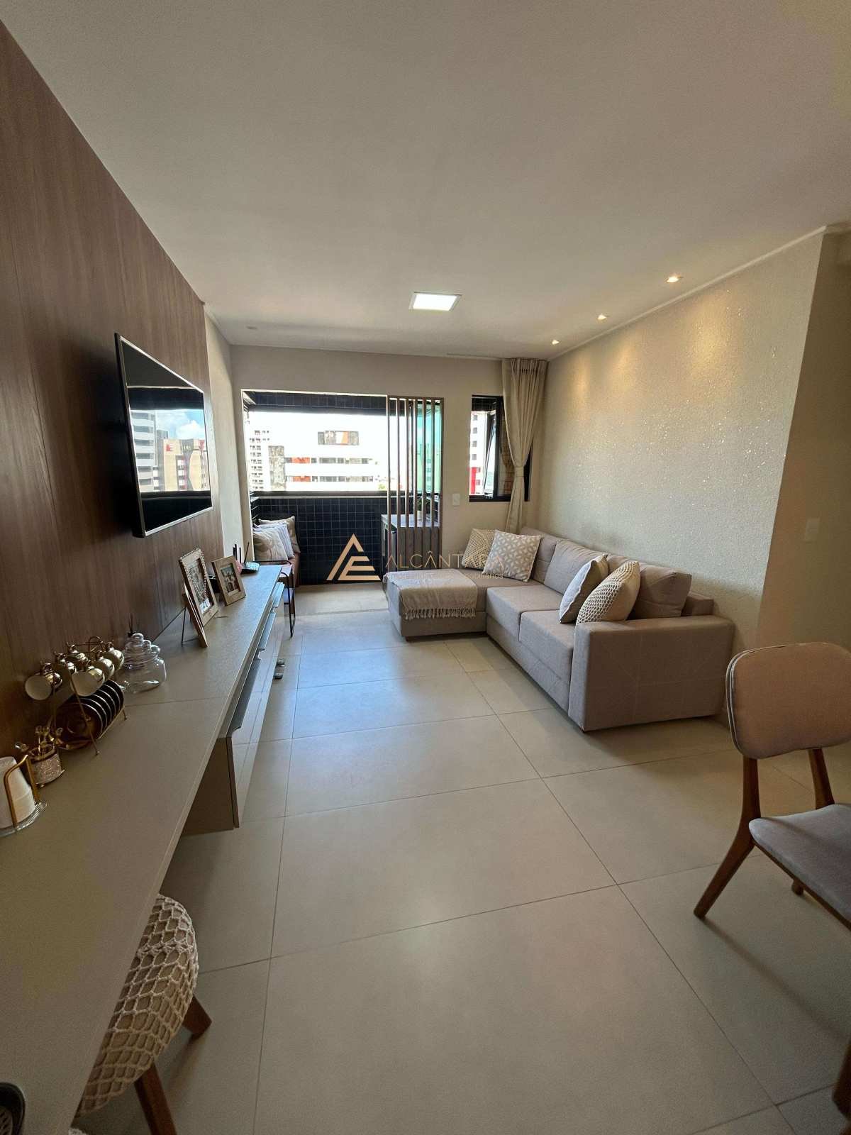 Apartamento à venda com 3 quartos, 79m² - Foto 2