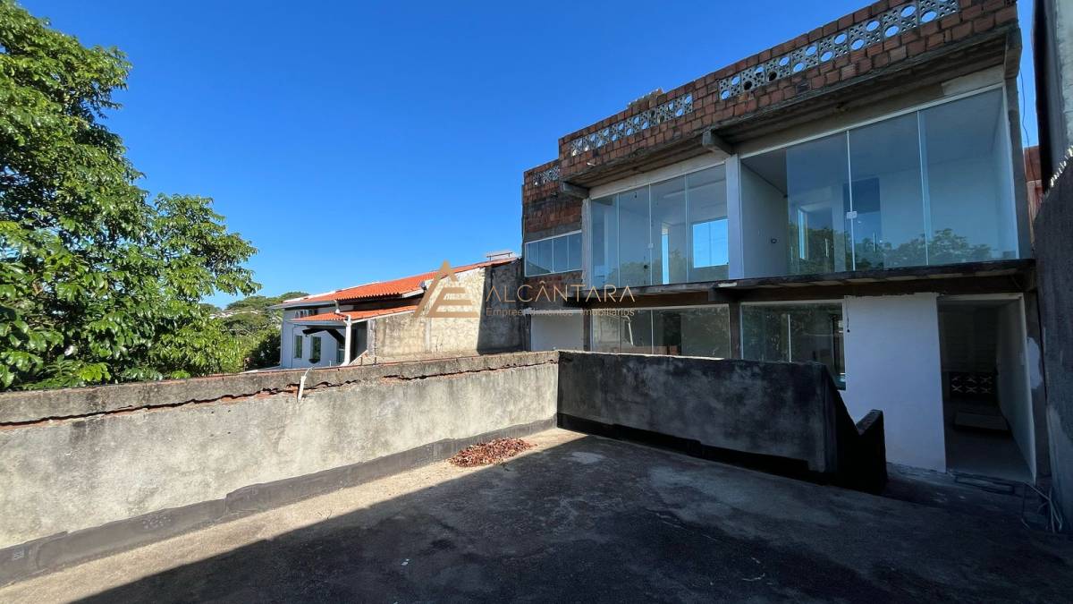 Casa de Condomínio à venda com 3 quartos, 280m² - Foto 3