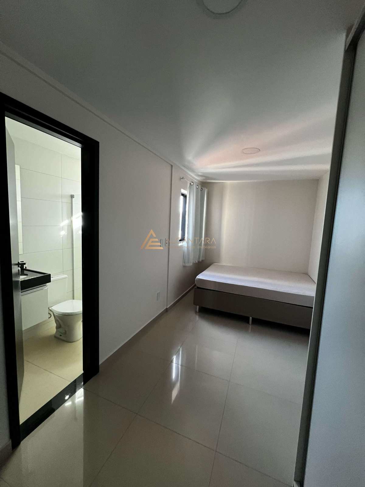 Apartamento à venda com 3 quartos, 98m² - Foto 2