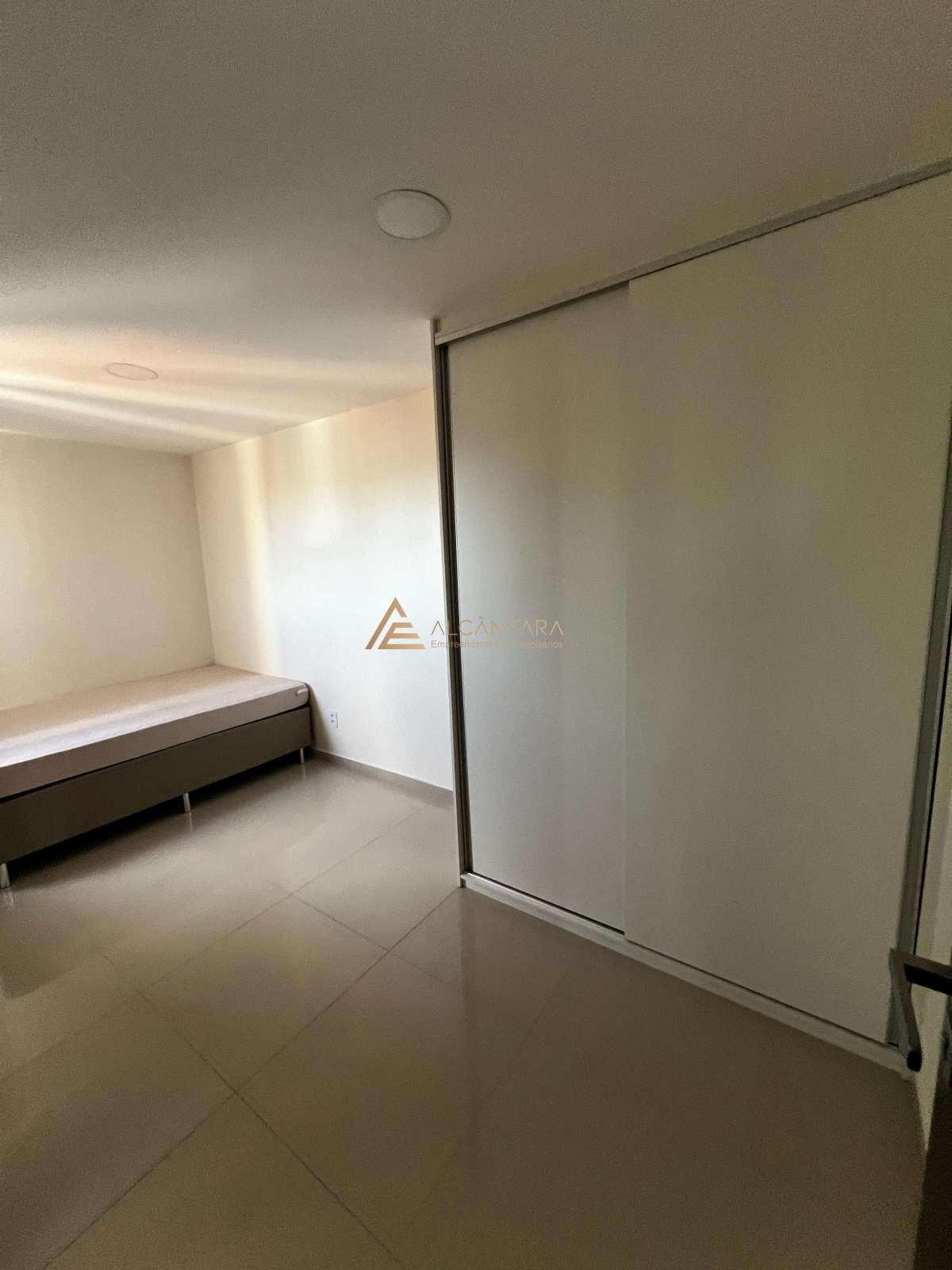Apartamento à venda com 3 quartos, 98m² - Foto 3