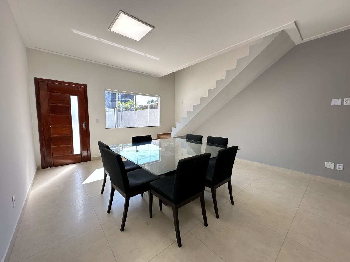 Casa à venda com 2 quartos, 112m² - Foto 2