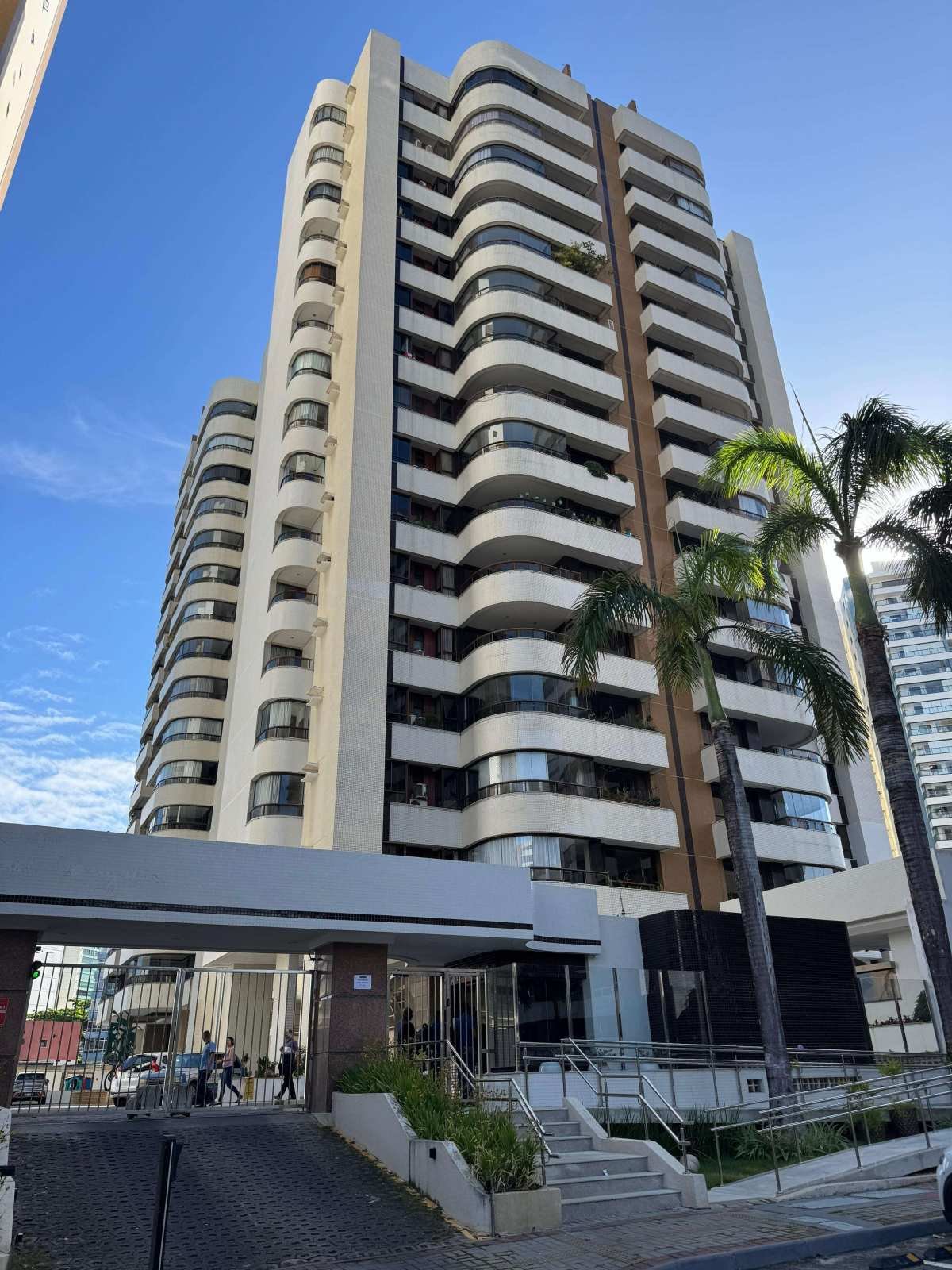 Apartamento Pituba Ville 4 Quartos 188m² Ed. Paul Gauguin Oportunidade - Iuri Imóveis