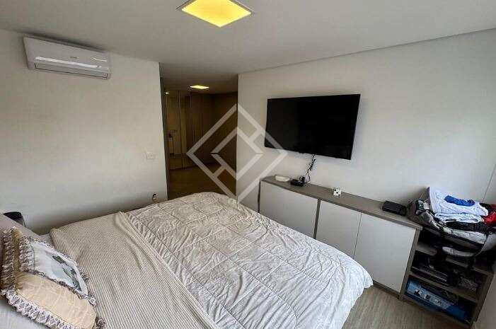 Apartamento para alugar com 4 quartos, 241m² - Foto 14