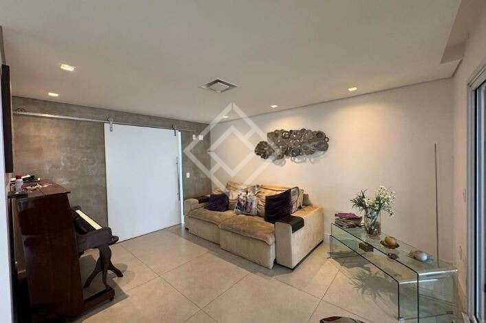 Apartamento para alugar com 4 quartos, 241m² - Foto 3
