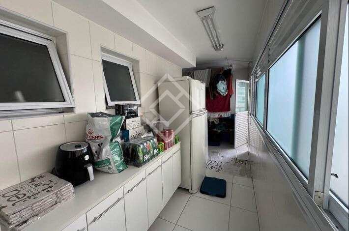 Apartamento para alugar com 4 quartos, 241m² - Foto 13