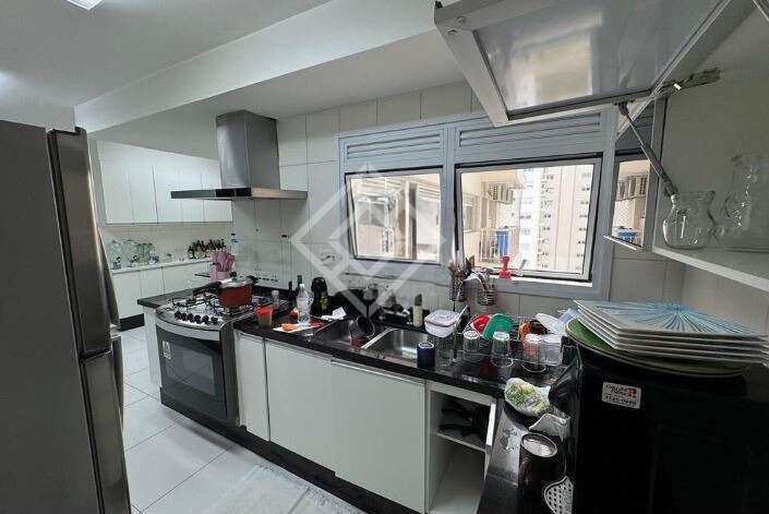 Apartamento para alugar com 4 quartos, 241m² - Foto 12