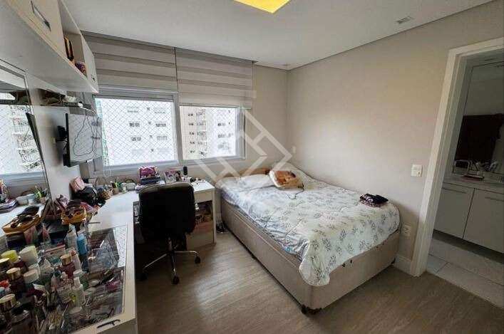 Apartamento para alugar com 4 quartos, 241m² - Foto 19