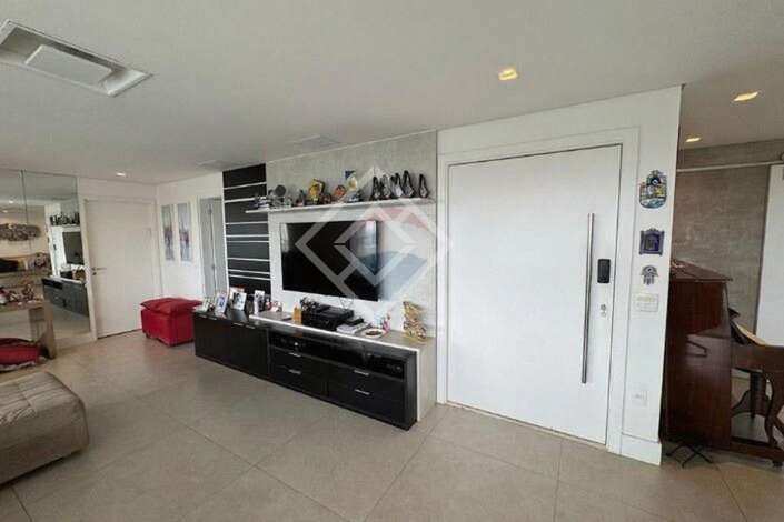 Apartamento para alugar com 4 quartos, 241m² - Foto 2