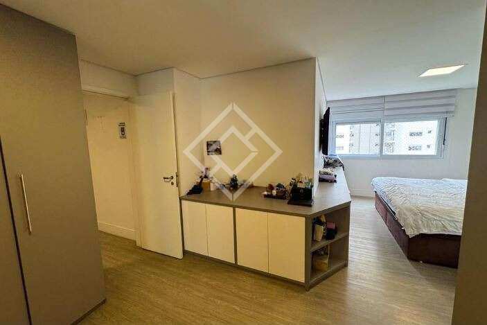 Apartamento para alugar com 4 quartos, 241m² - Foto 16