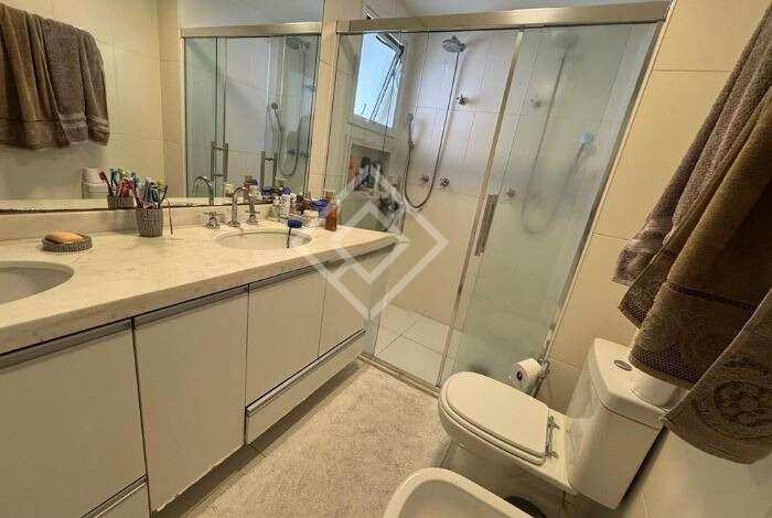 Apartamento para alugar com 4 quartos, 241m² - Foto 17