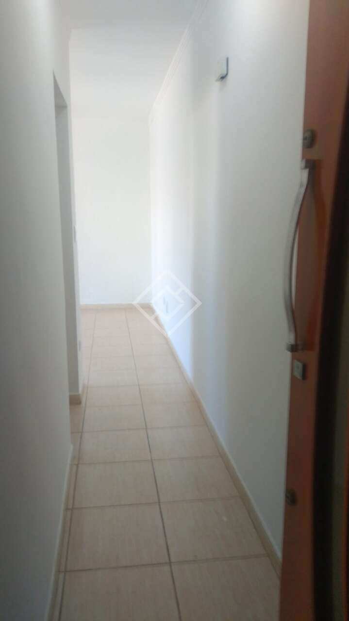 Apartamento à venda com 2 quartos, 67m² - Foto 2