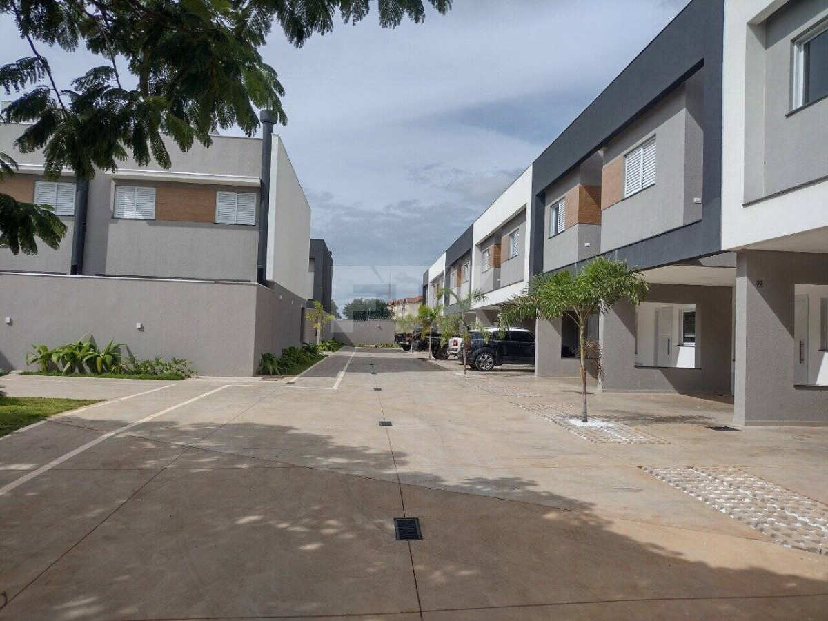 Sobrado à venda com 3 quartos, 102,00m² - Chácara Cachoeira,Campo Grande