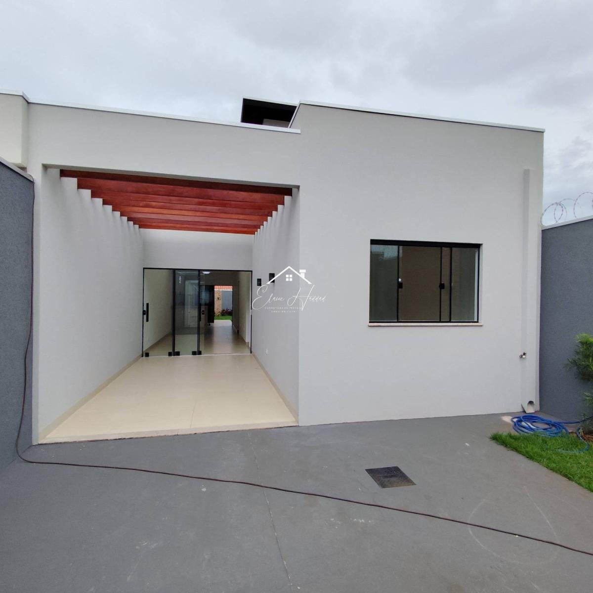 Casa Nova á venda no bairro Universitário - Elaine Haddad - Corretora de Imóveis