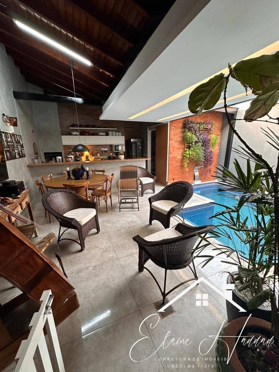 Sobrado à venda em Campo Grande, Copharadio, com 3 quartos, 191m² - Elaine Haddad - Corretora de Imóveis