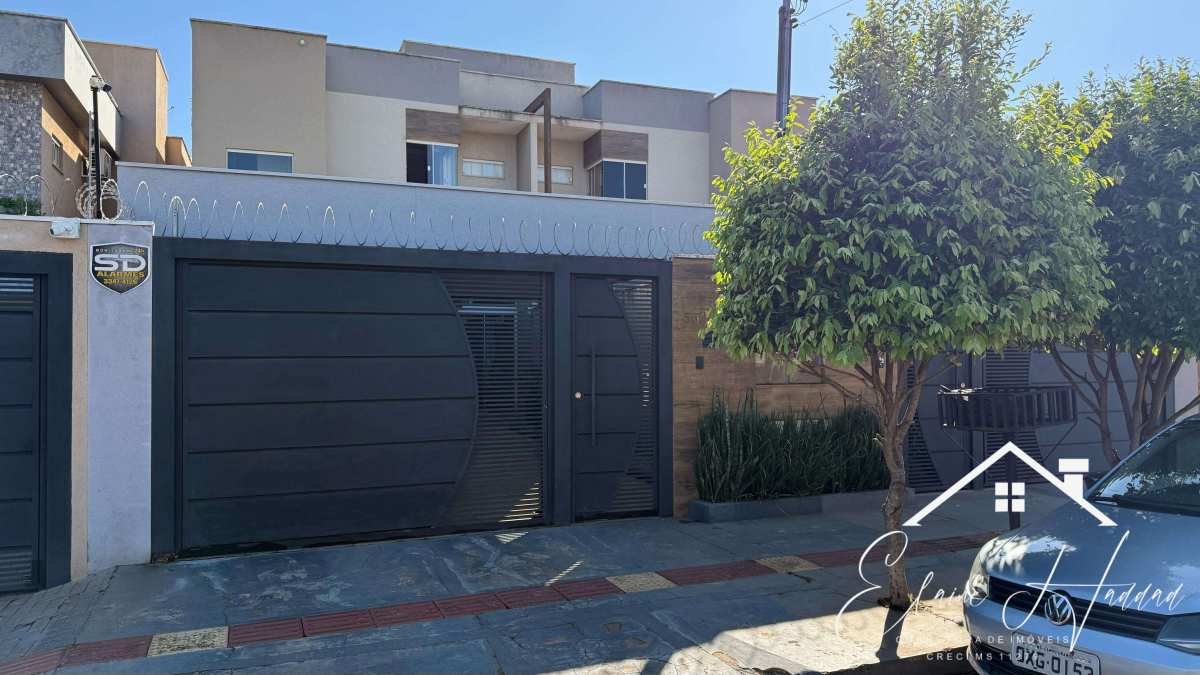 Sobrado à venda em Campo Grande, Universitário, com 3 quartos, 170m² - Elaine Haddad - Corretora de Imóveis