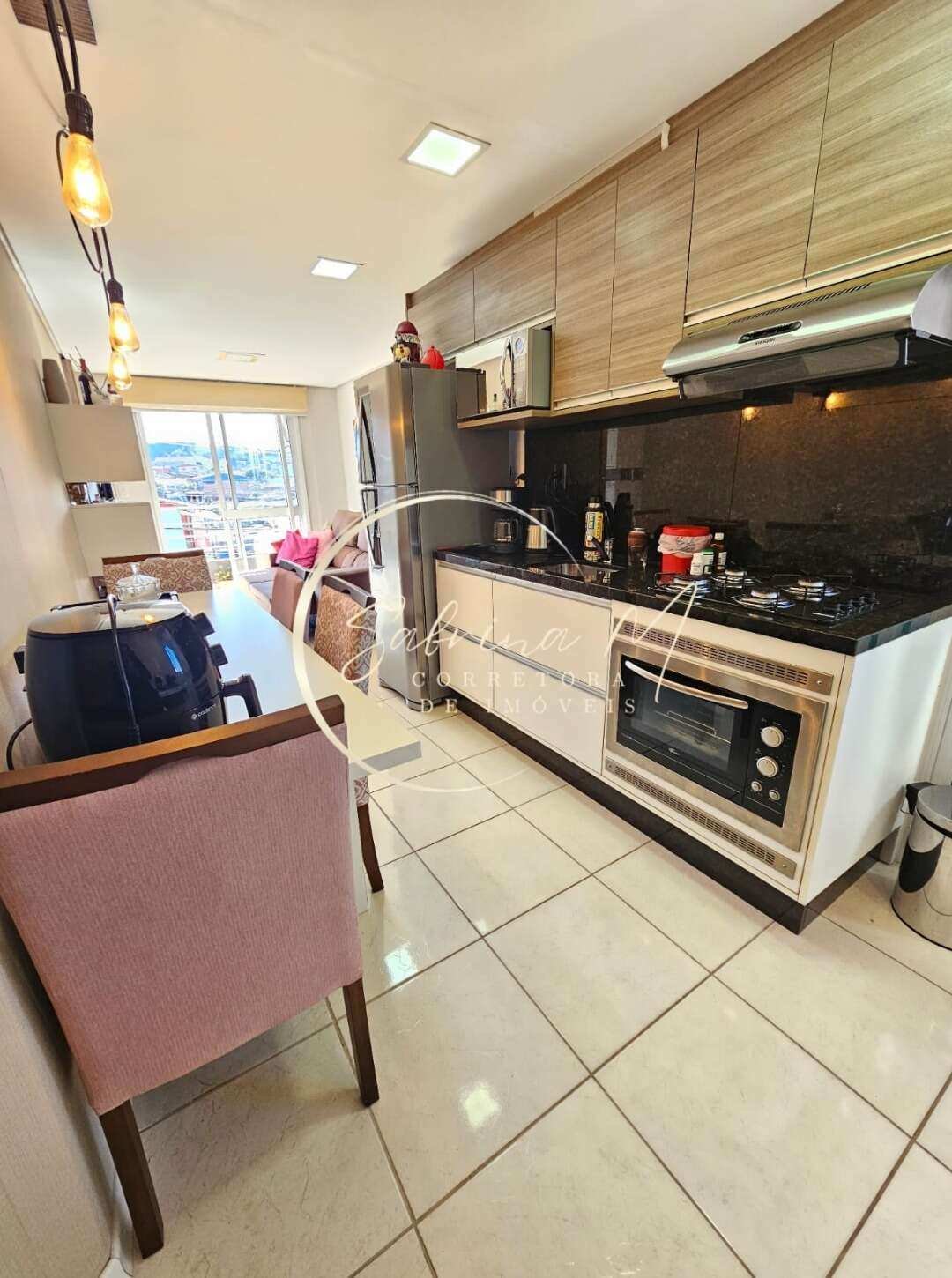  - Apartamento Semimobiliado