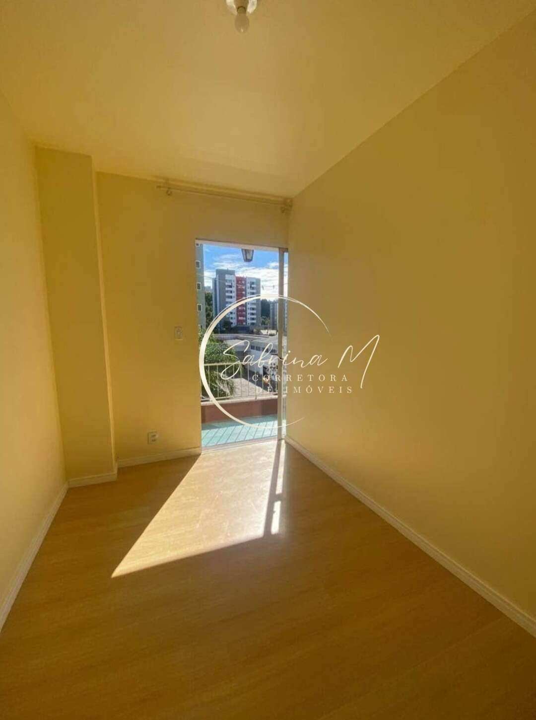  - Apartamento Semimobiliado