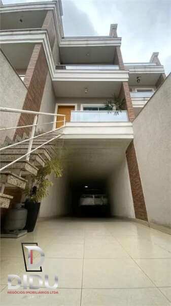 Não perca a oportunidade de morar em um sobrado espetacular no Jardim Têxtil!  3 dormitórios, 1 suíte e 4 vagas cobertas.