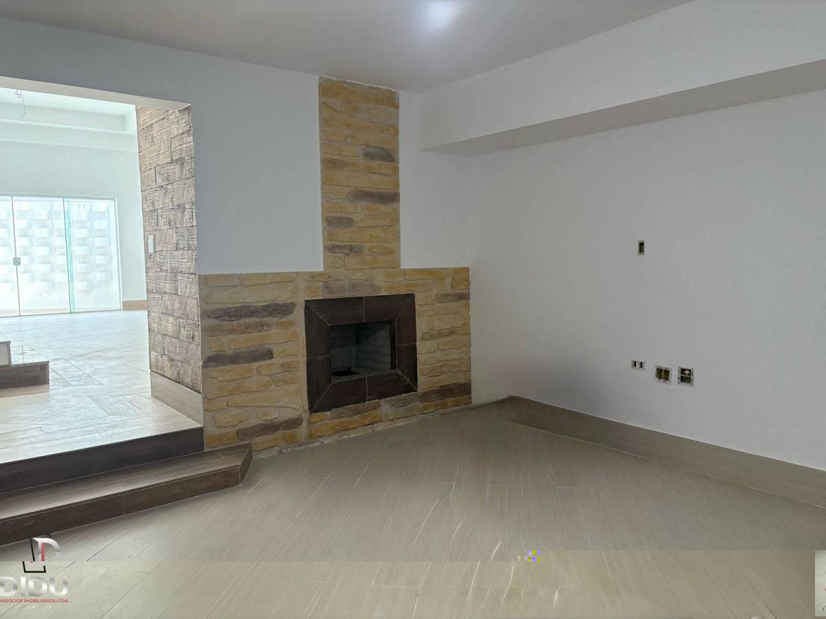 Procurando um sobrado espaçoso, bem localizado e com um ambiente agradável? Temos o imóvel perfeito para você!
