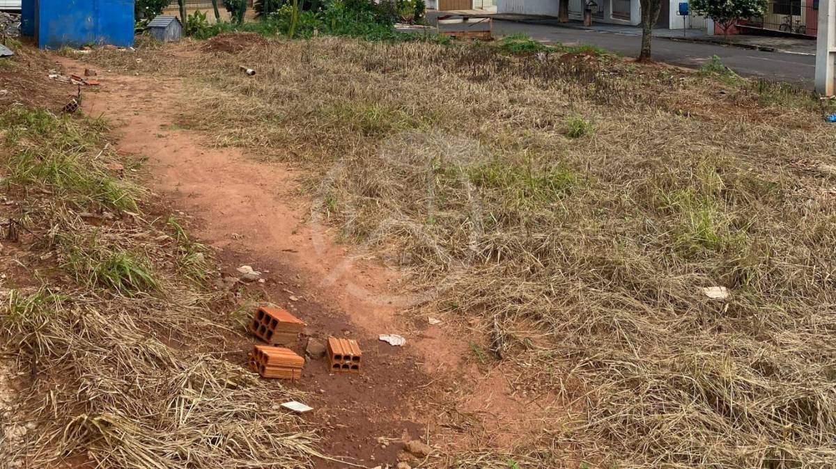  - Ótimo terreno de esquina a venda no Jardim Panorama!