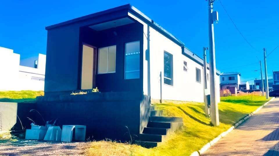 Casa de Condomínio à venda com 2 quartos, 700m² - Foto 1