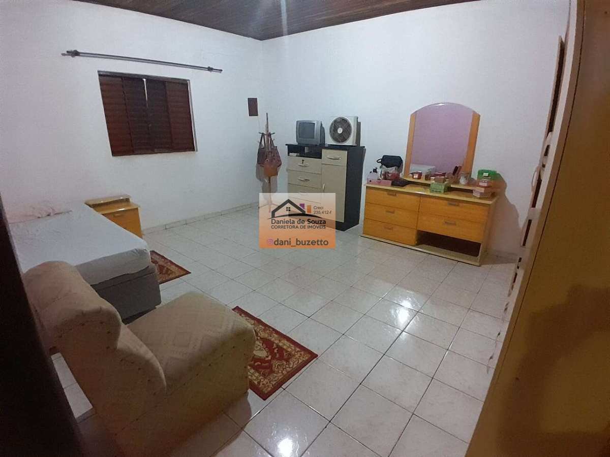 Casa à venda com 3 quartos - ,