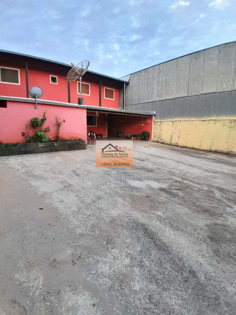 Casa à venda, com 3 quartos, 250m² - Daniela deSouza