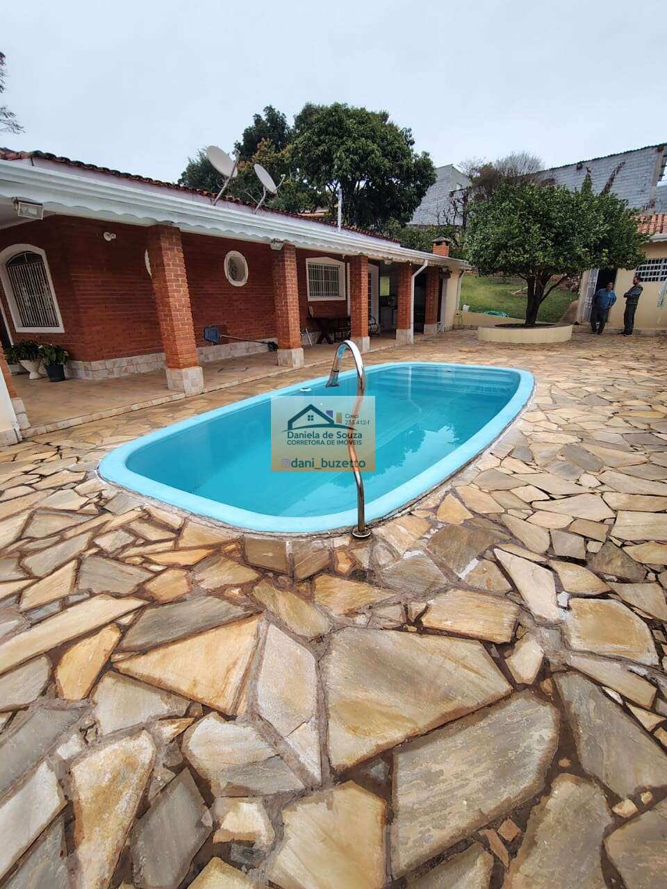 Linda e confortável chácara, 1.070m2 - Daniela deSouza