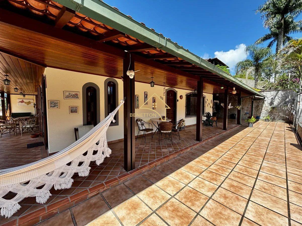 Casa à venda com 4 quartos, 253,40m² - Bom Retiro,