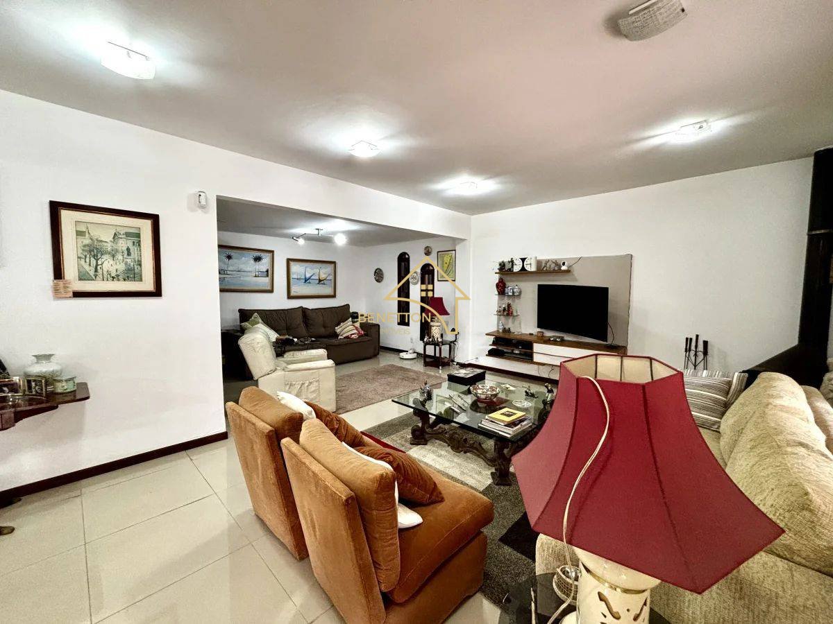 Casa à venda com 4 quartos, 253,40m² - Bom Retiro,