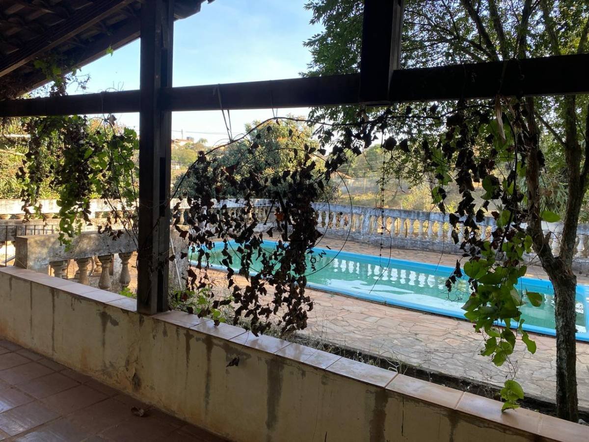 Chácara Encantadora com 2 Dormitórios, Piscina e Ampla Área Verde - Atual & Lima Imoveis