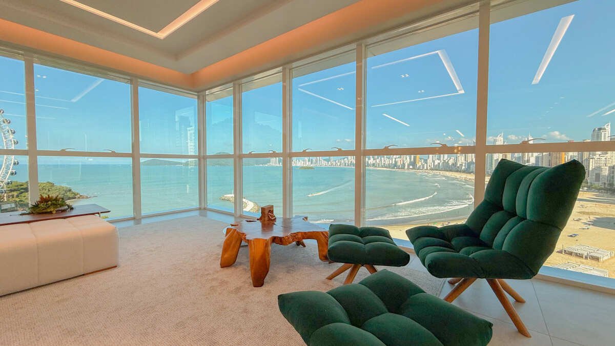 Apartamento frente-mar com 4 suítes, sendo uma master, no Sky Tower em Balneário Camboriú - GFP Negócios Imobiliários