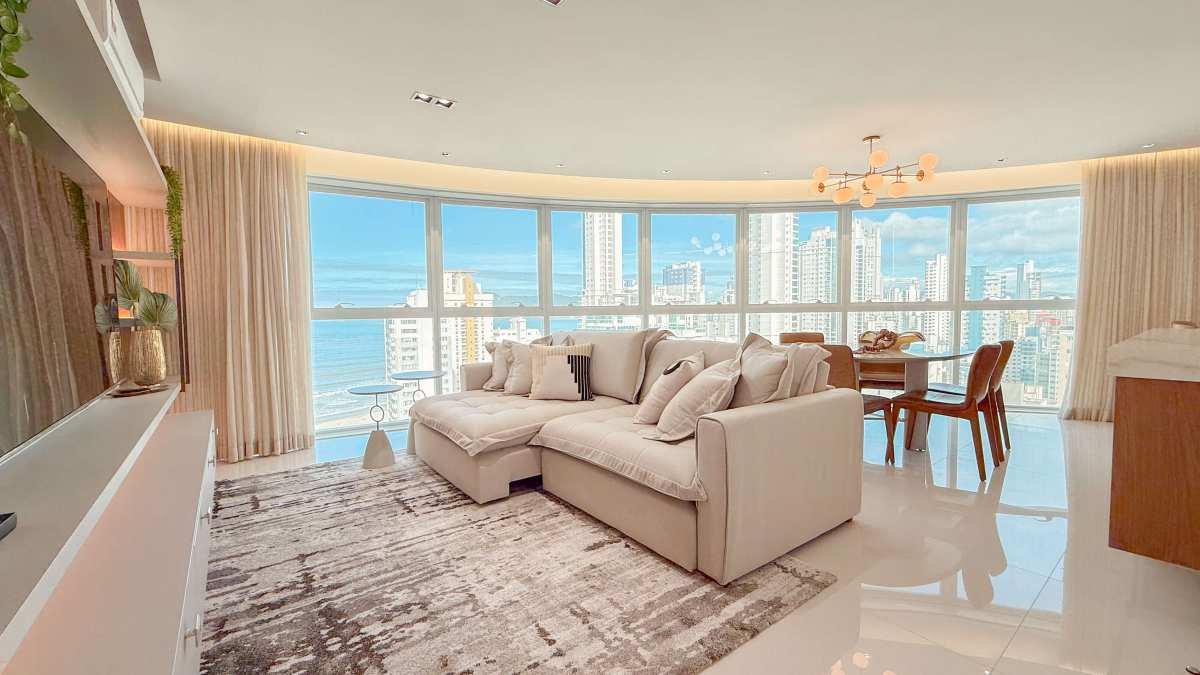 Apartamento Mobiliado com 4 Quartos (2 Suítes) e Vista Mar no Centro de Balneário Camboriú - GFP Negócios Imobiliários