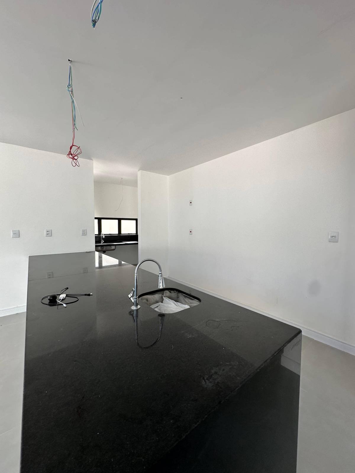  - Casa de condomínio à venda, com 4 quartos, 250m²