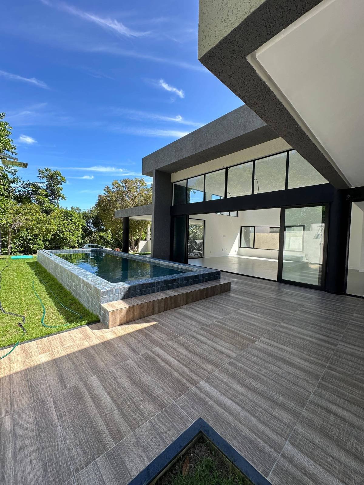 Casa de condomínio à venda, com 4 quartos, 250m² - AM Negócios Imobiliários