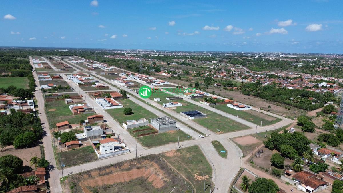 Terreno à venda com 1 quarto, 200m² - Foto 1