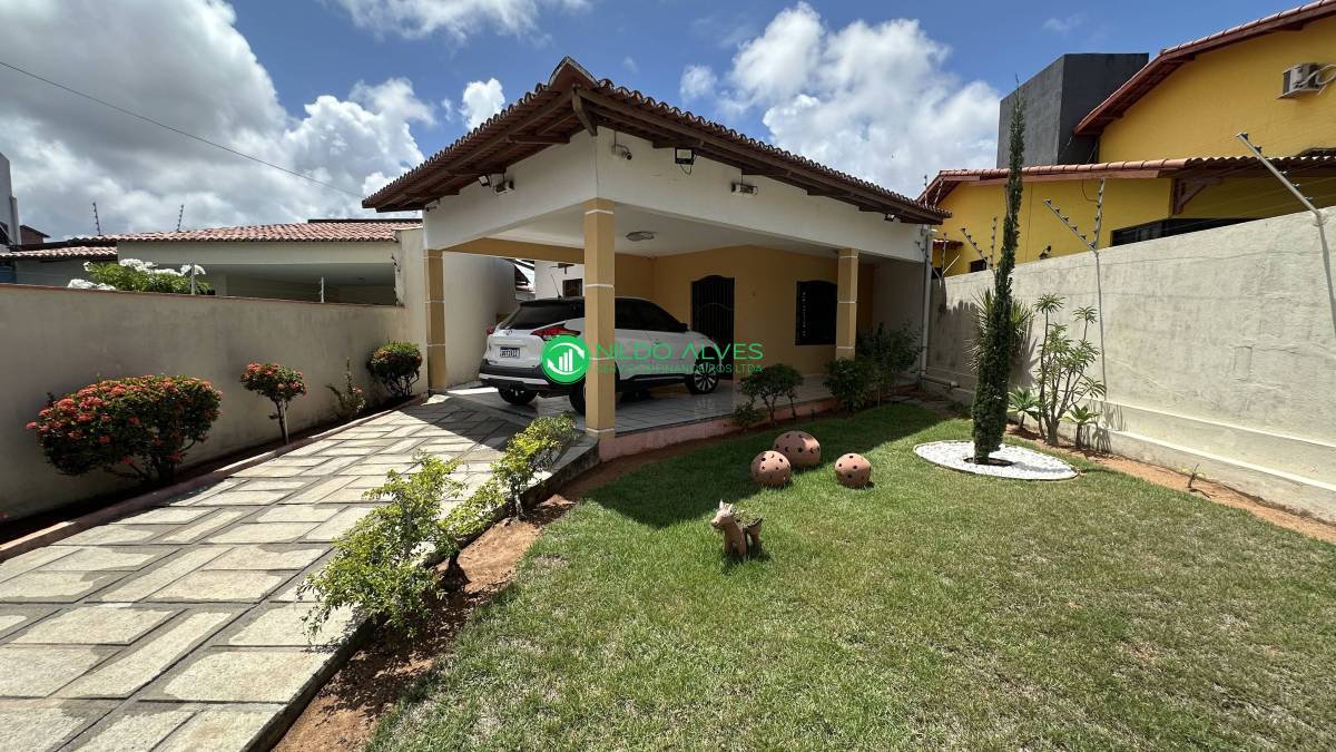 Casa à venda com 3 quartos, 261m² - Foto 2