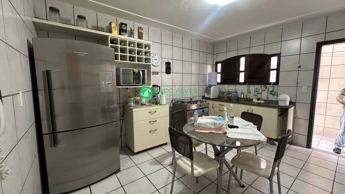 Casa à venda com 3 quartos, 261m² - Foto 5